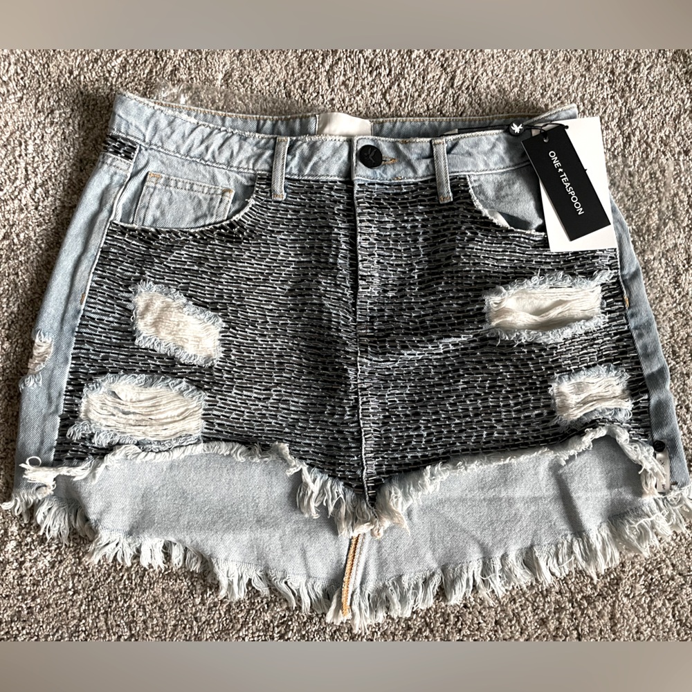 RAILED SEQUIN
JUNKYARD LOW WAIST
DENIM SKIRT